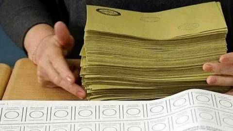 Bu sefer 26 ildeki memurlara soruldu: "Hangi partiye oy verirsiniz?" sonuçlar dikkat çekti... 3